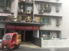 近解放碑商圈300米 三轻轨 精装三室 正朝南 配套成熟