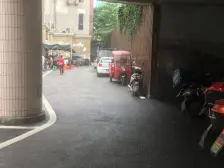 鑫龙大厦+上半城和下班城的纽带