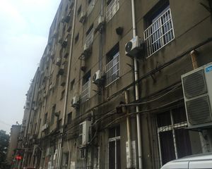文教路124号二建宿舍户型方正,采光好装修好,环镜优美近地铁视野好,诚心出售