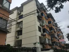 低楼层,位置好,出行方便,户型好,一楼带天井