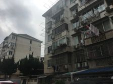 户型方正小三房,两房朝南采光好,无遮挡。