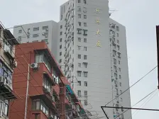 96年电梯房,内环内环境好,楼道干净,朝南采光充足