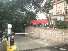 门口地铁公交,交通便利,朝向好