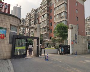 联盟路郑州路口,中弘范特区旁大3室