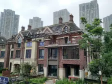 诚售联排端户,带地下室,花Y180平,双车位,无房产税