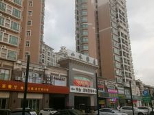 业主自住,新装修,房子很旺,业主已经买了小别墅