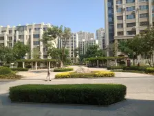 小区是封闭小区,环境配套设施齐全