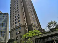 封闭小区,浅色装修保持好,南北向三室,采光好位置好