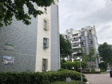 定制精装奶油风 地铁口六百M 诚售