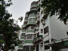 海景花园,正在装电梯已动工,户型方正通透,证够五年