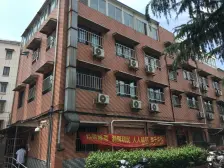 精装修四年+非顶楼+采光好+中环边+前面是小区花园