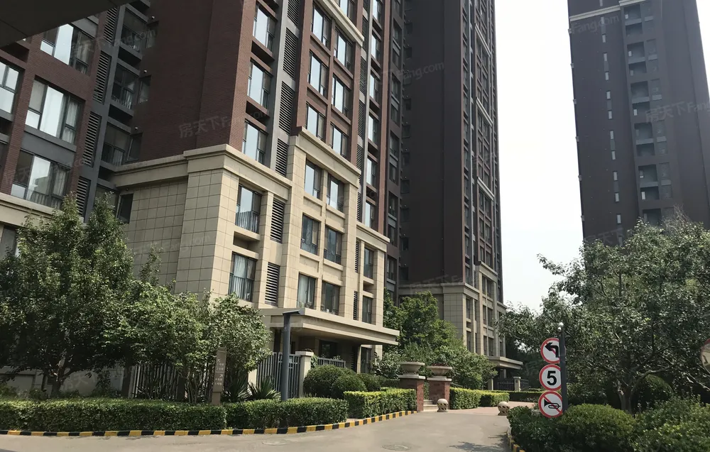 万科朗润园一期,高楼层 精装修三居室 新小区品质好