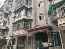 一梯两户,三房朝南,不是顶楼,户型好。小区位置好