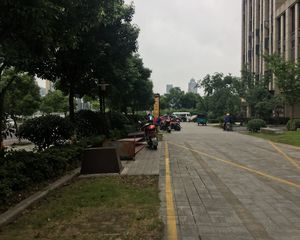 南商中区,恒银铂悦,精装修,带租约,房东诚心卖