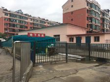 业主诚意出售,小区绿化好,停车方便,看房方便