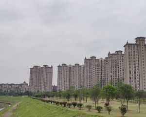 拉菲公馆小区采光好,视野无挡,业主低价出售