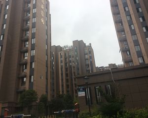 德盛家园 三房 新上房源 中庭 边套有钥匙