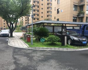 姜山顶加阁简单装修出行便利南北通风独立车棚