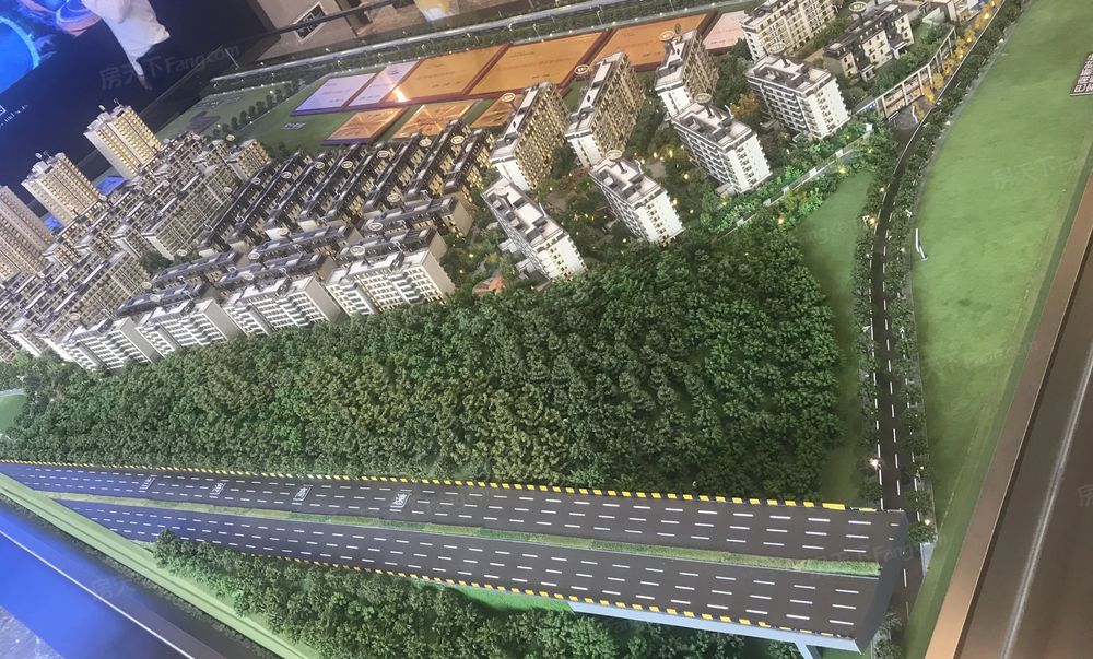 万达轻轨现房 别墅带花园 186万 捡漏价格 带露台,重庆巴南龙洲湾融信