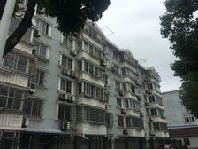 标准南北户型,三房两厅,主卧朝南,客厅朝南。