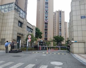 精装修 东首边套 采光好 户型方正 近菜场 地铁