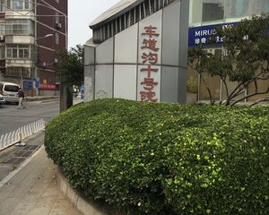 (新上)兵器家属院板楼两居,南北,有客厅,精装修