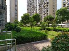 阳光悦湖三房两卫,采光刺眼,视野开阔,满五年!