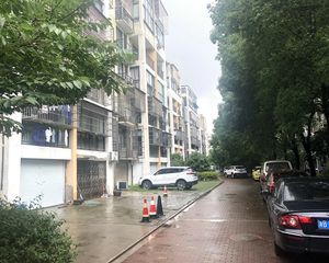 精装修,户型好,采光佳,得房率高,诚心出售。