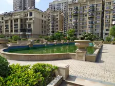 阳光悦湖精装三房,业主诚心出售。