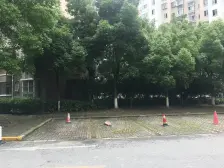 小区中间好位置,顶楼带阁楼,单独入户门,看房提前约