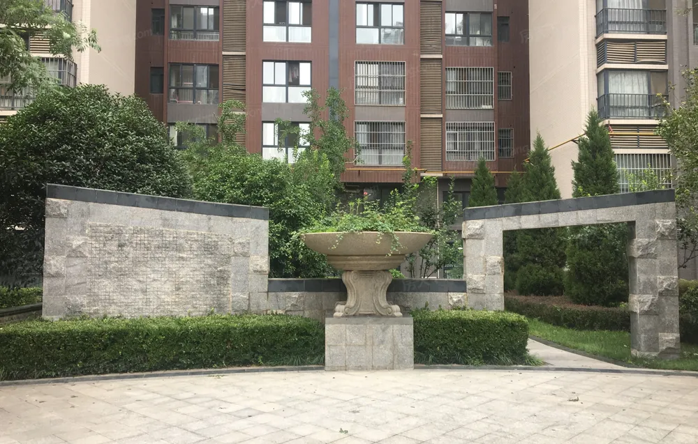 八号线 地铁口 浐灞一号 精装两室 满三 浐灞