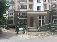 三房两厅两卫,格局很适合居住,南北通透,采光好