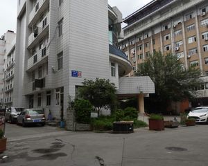 青华路24号3室1厅西南