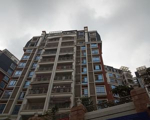 德湖畔,三号线出口,罗实城堡,满足配套