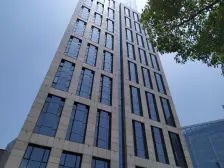 独墅湖湖景大平层,湖边的落地窗