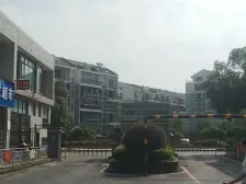 房东诚心出售,看房方便,有露台,地铁口