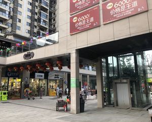 新华联4房洋房,南北双阳台户型好,自住装修保养好