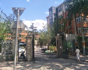 国贸东三环呼家楼人民日报社大院内一层南北通透3居