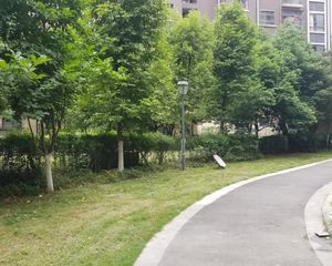 靖湖湾2室1厅东南南