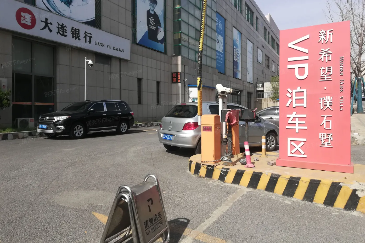 售楼处停车场实景图