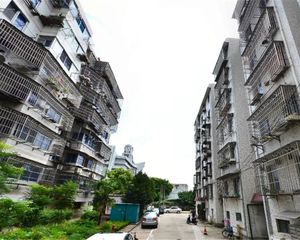 紫荆小区 镇中旁 业主诚心卖 价格好商量