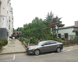 精装修一年多没住封闭小区近地铁中间楼层