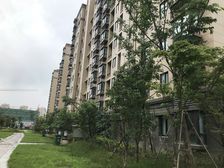 东晶国际花园小高层精装小三房诚心出售