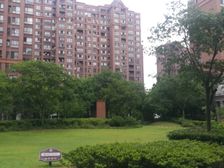 小区花园景观,中区大三房精装修,东边套南北通视野好