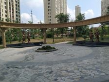 格局板正,精装修,采光好,视野宽.