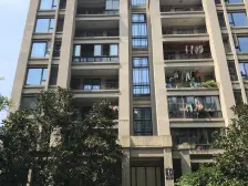 格局好,根据自己的喜好设计,层高5.1米,通水电气