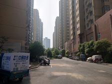 公园南门148平精装大三室,视野好
