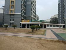 金茂栖廷水岸四室双卫164平方带车库和储藏室低税