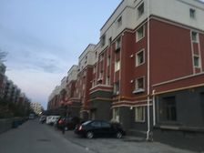 精装婚房,业主诚意出售,小区绿化好,看房方便