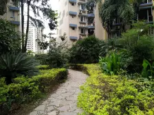 精装修 正规两房 户型方正 客厅带阳台,